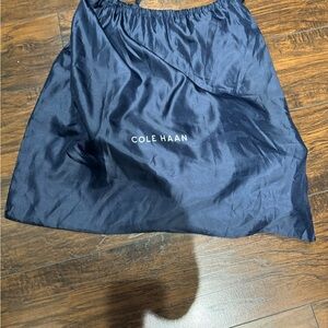 Roomy purse good for daily commute, with an interior to accommodate laptop.